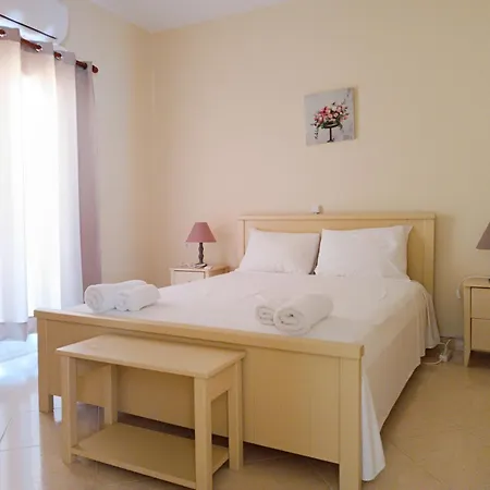 Stella's ' Spacious 80sqm Sea View ' 50m From